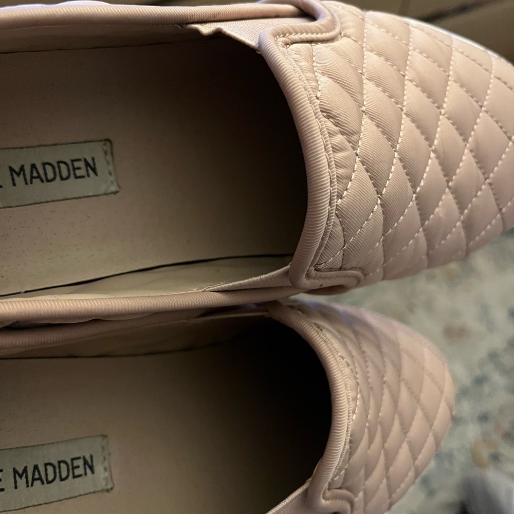 Slip-on Sneakers š©· - Picture 2 of 3